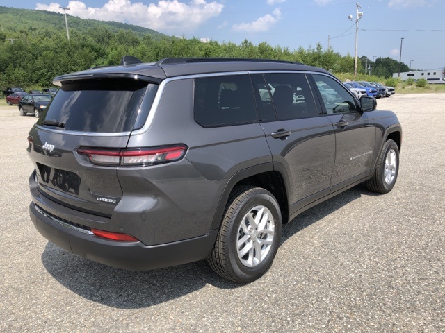2025 Jeep Grand Cherokee Laredo photo 2