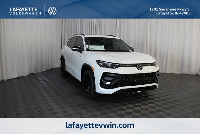 2025 Volkswagen Tiguan SE R-LINE BLACK's photo