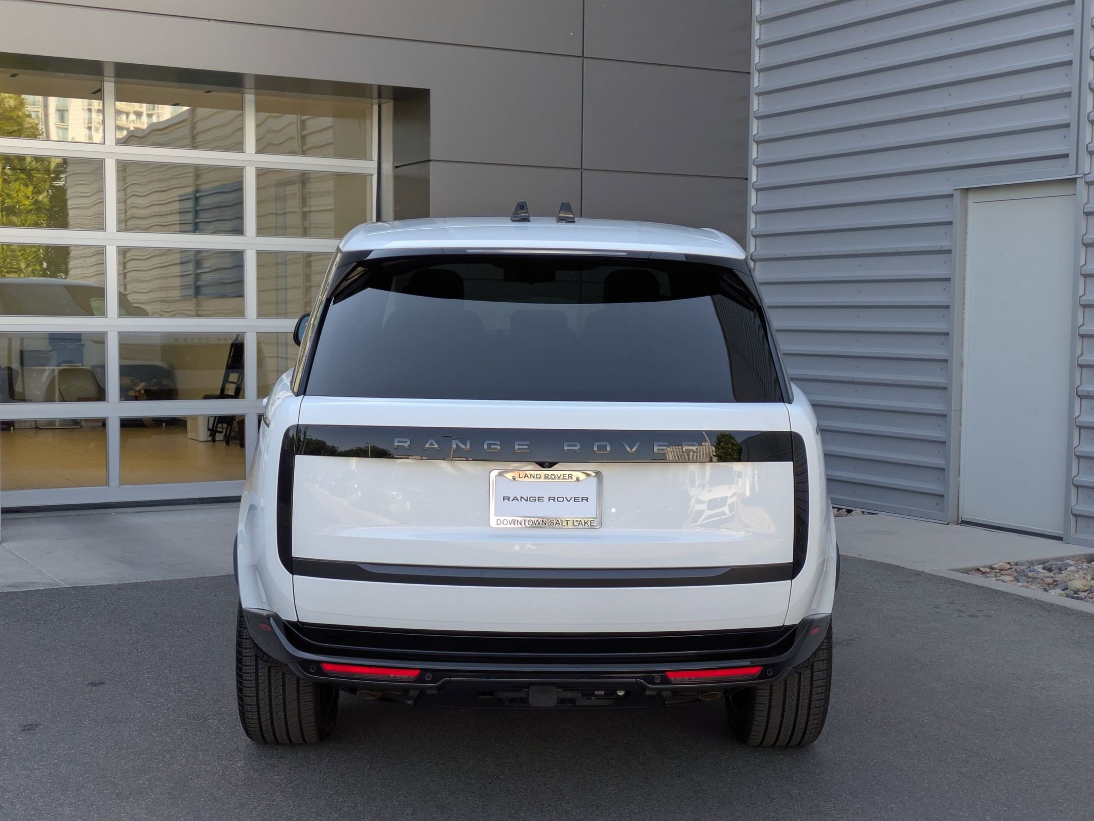 2025 Land Rover Range Rover SE photo 4