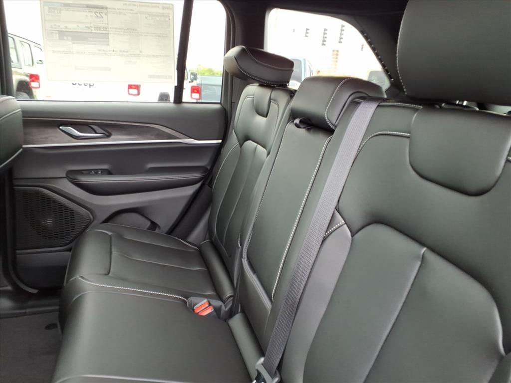 2025 Jeep Grand Cherokee Limited photo 11
