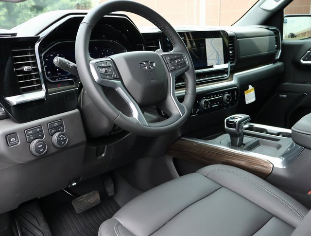 2025 Chevrolet Silverado 1500 LT Trail Boss photo 2