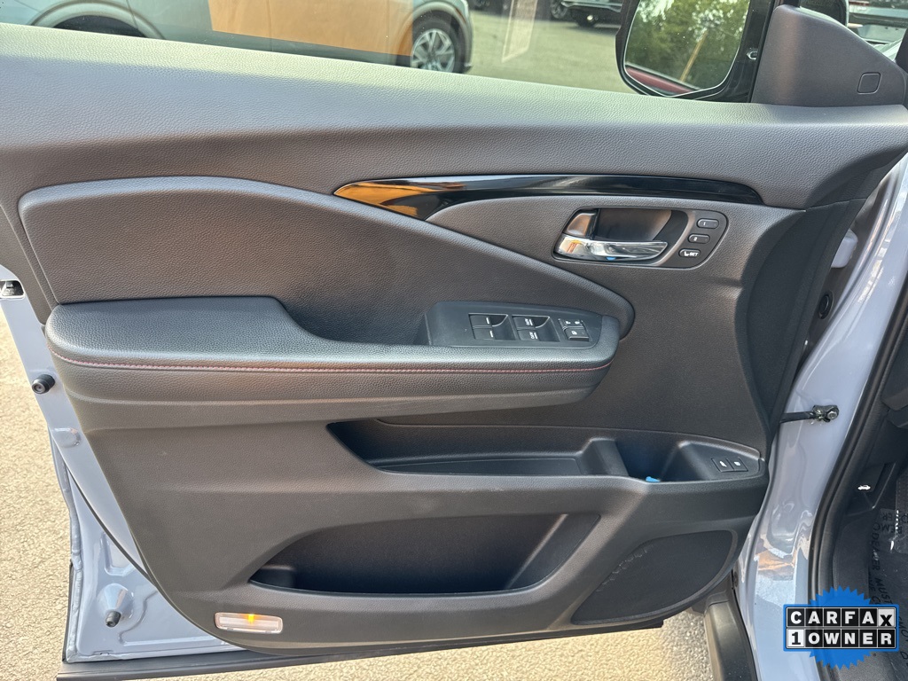 2022 Honda Pilot Black Edition photo 13