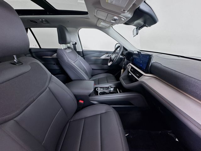 2025 Ford Explorer photo 28