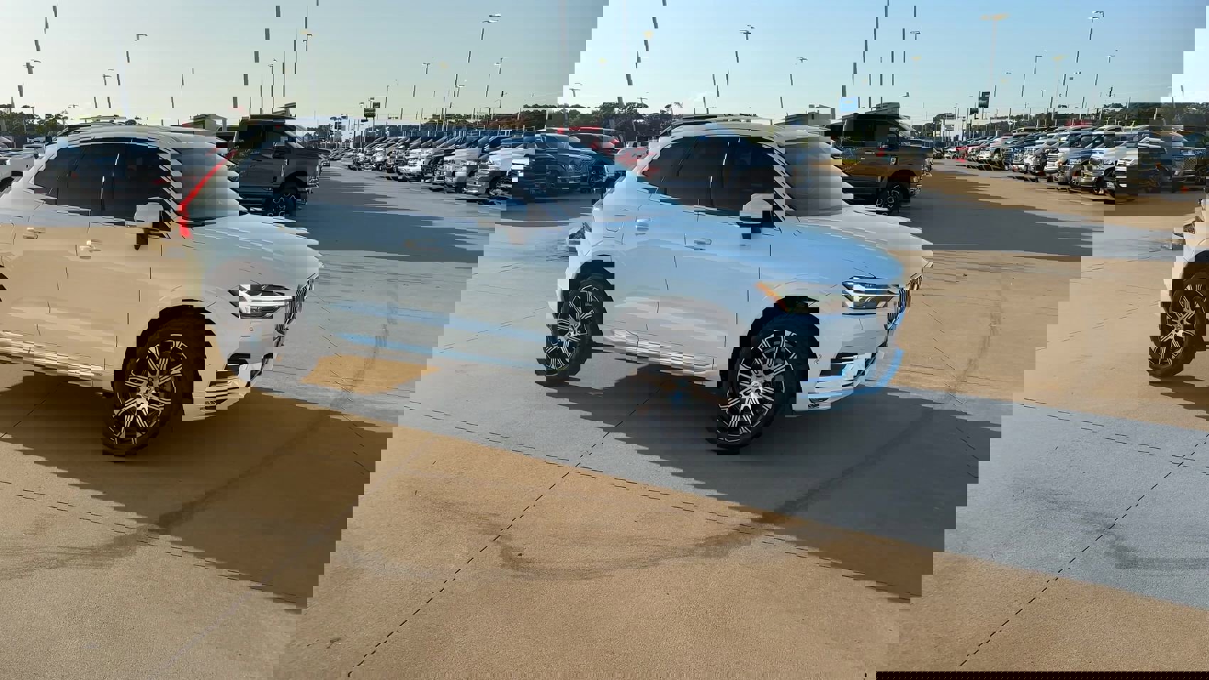 2020 Volvo XC60 T6 Inscription photo 2