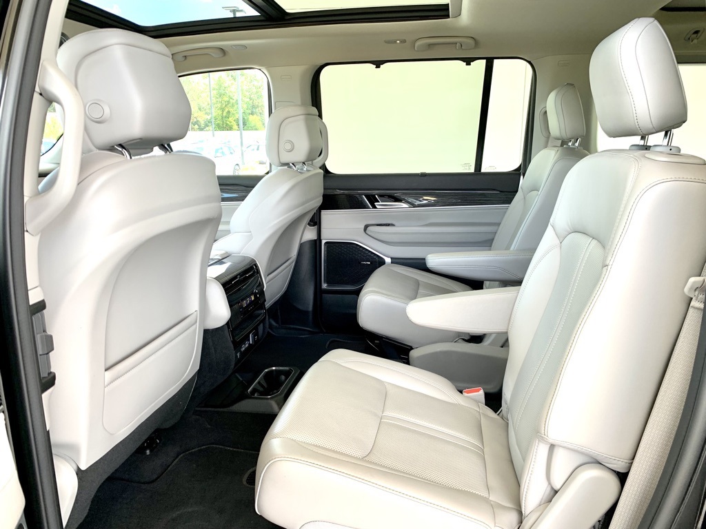 2022 Jeep Wagoneer Series II photo 12