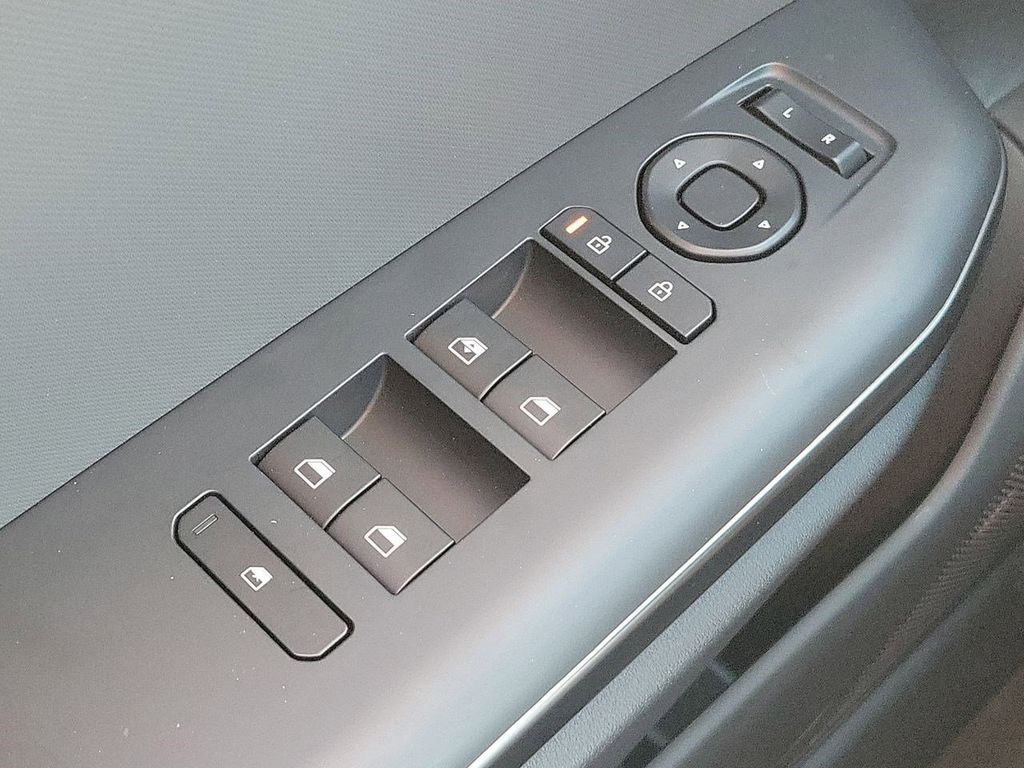 2025 Kia K4 LXS photo 22