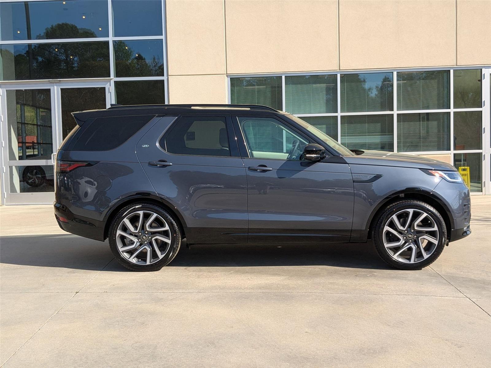 2025 Land Rover Discovery SE photo 2