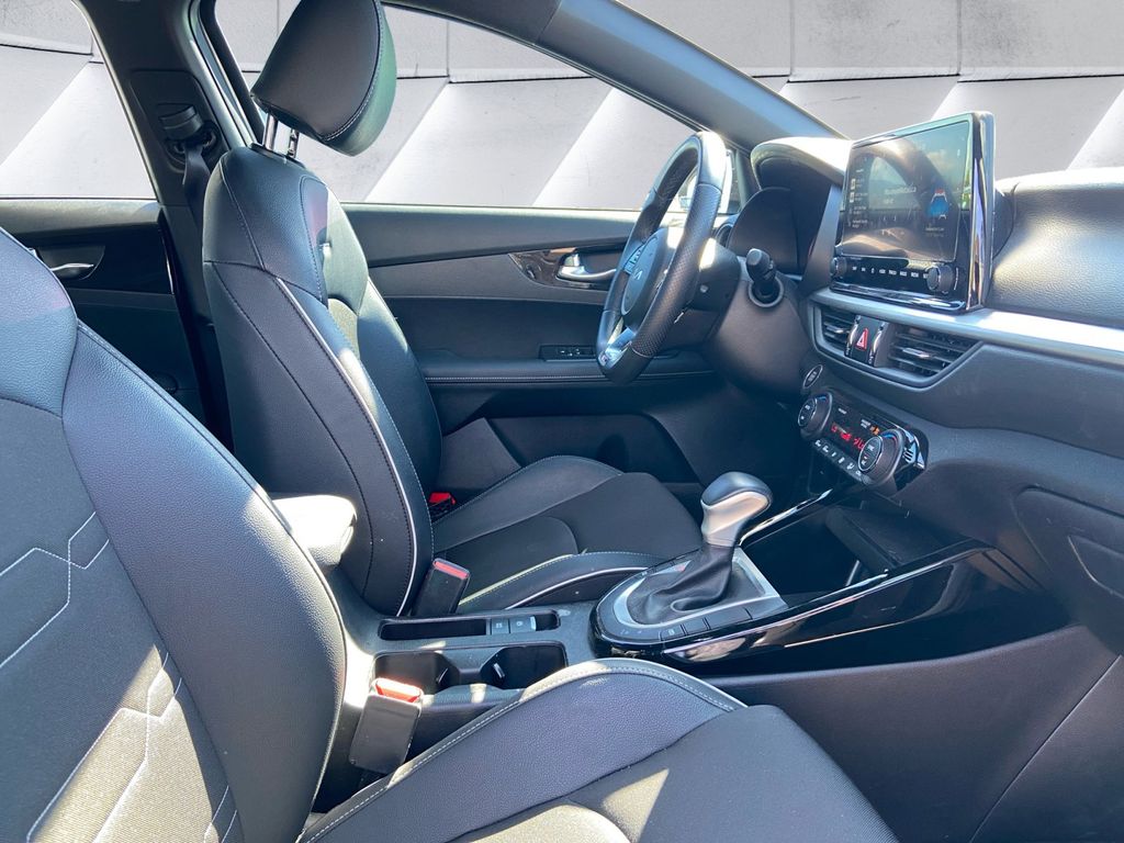 2024 Kia Forte GT-Line photo 11