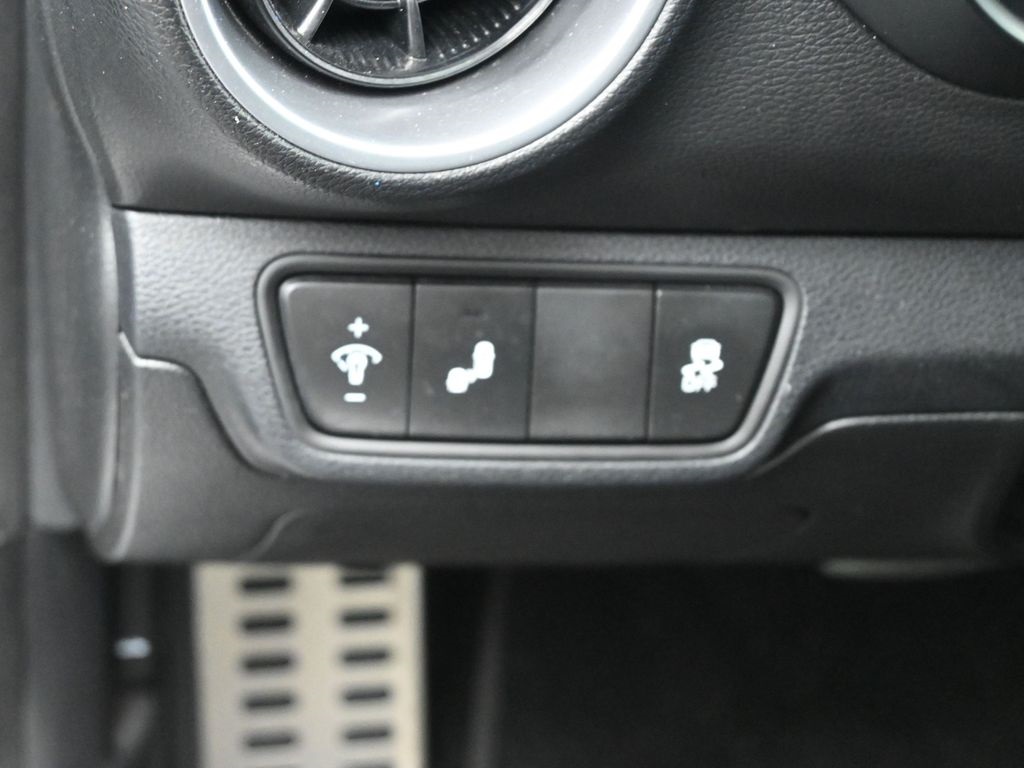 2023 Kia Forte GT-Line photo 16