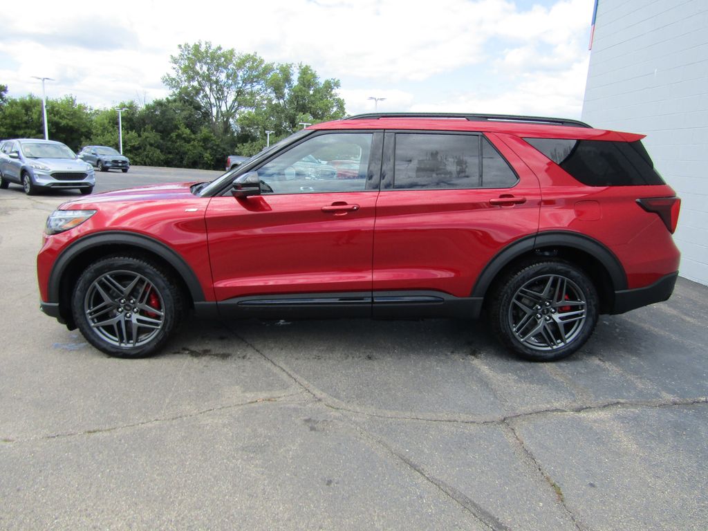 2025 Ford Explorer ST-Line photo 2