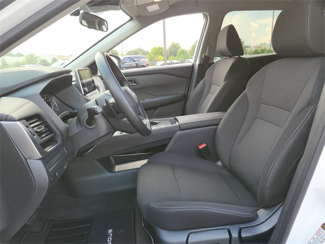 2026 Nissan Rogue S photo 2