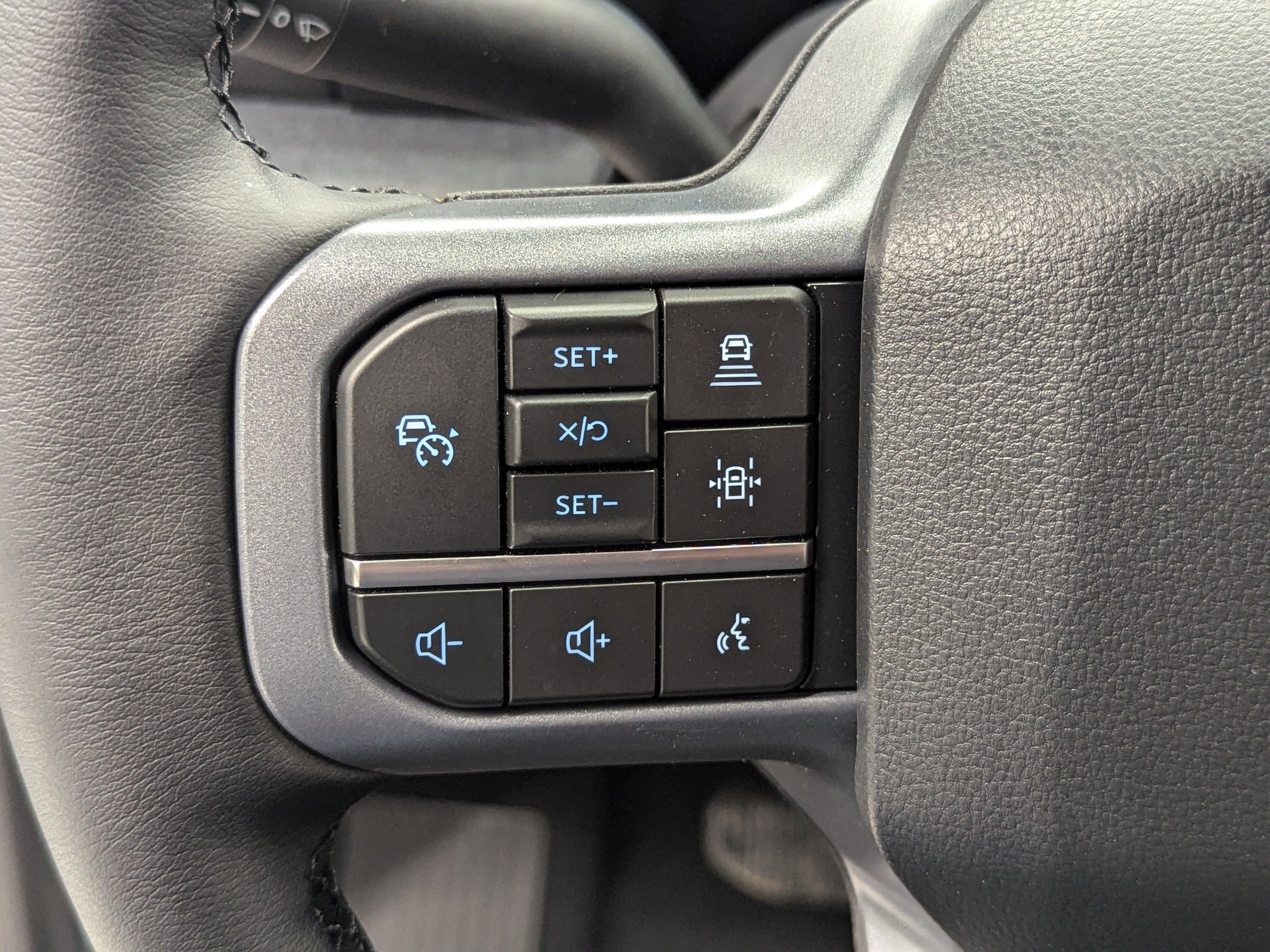 2025 Ford F-150 Lightning photo 15