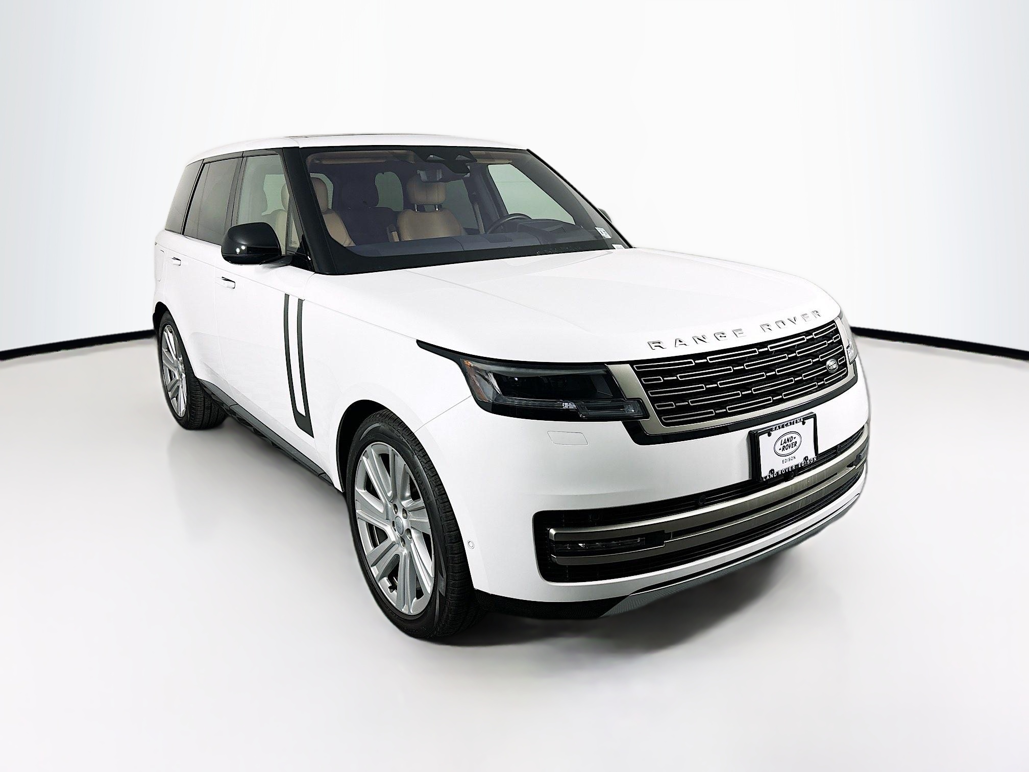 2023 Land Rover Range Rover SE photo 3