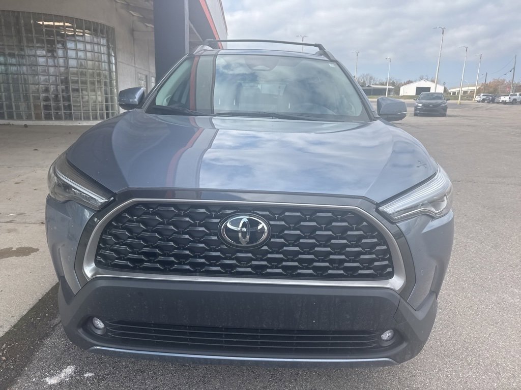 2023 Toyota Corolla Cross XLE photo 2