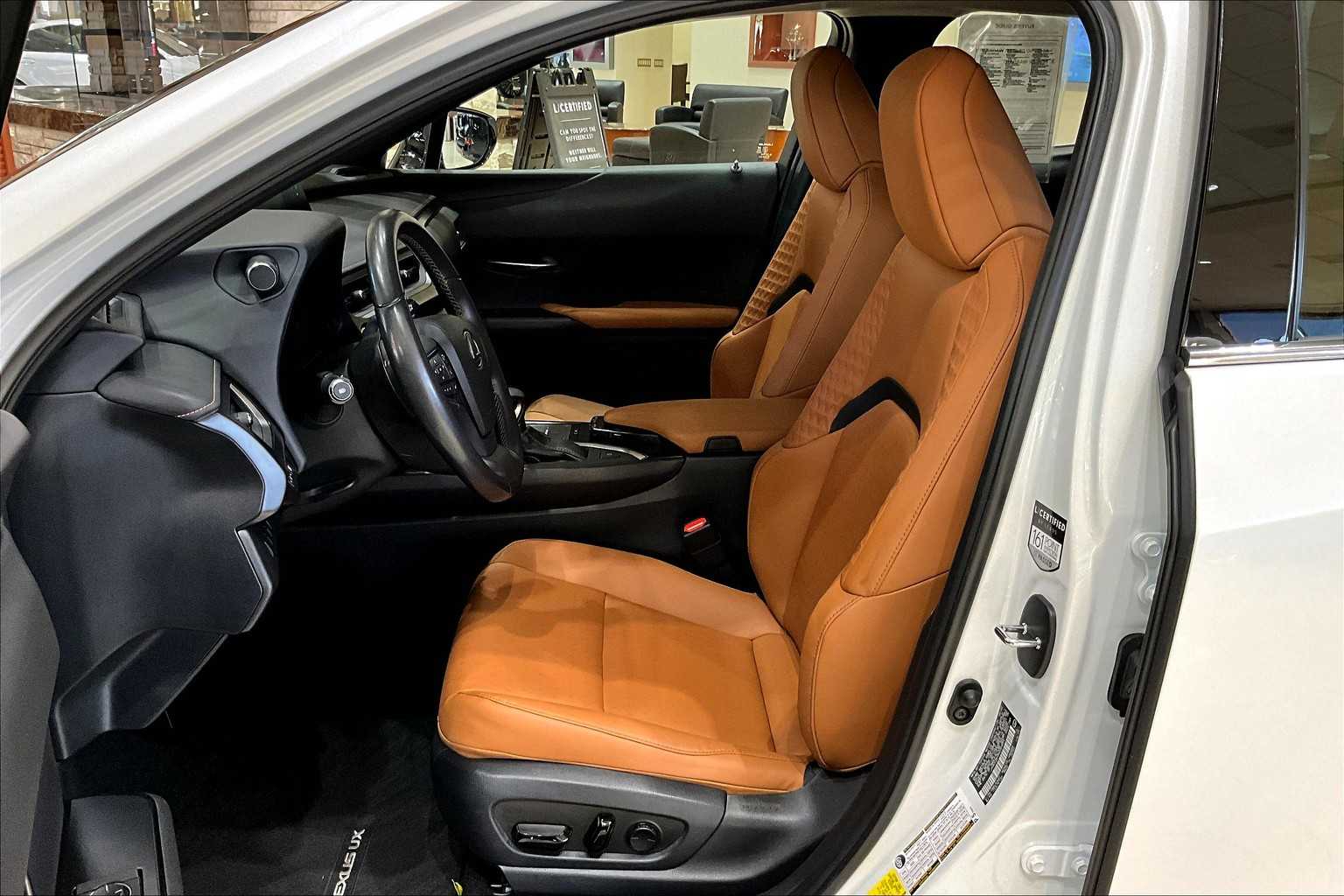 2022 Lexus UX 200 photo 7