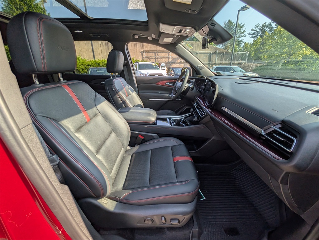 2024 Chevrolet Traverse RS photo 2