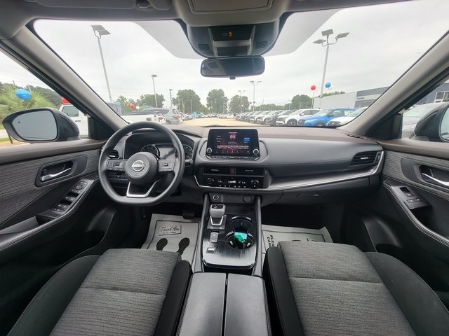 2023 Nissan Rogue SV photo 12