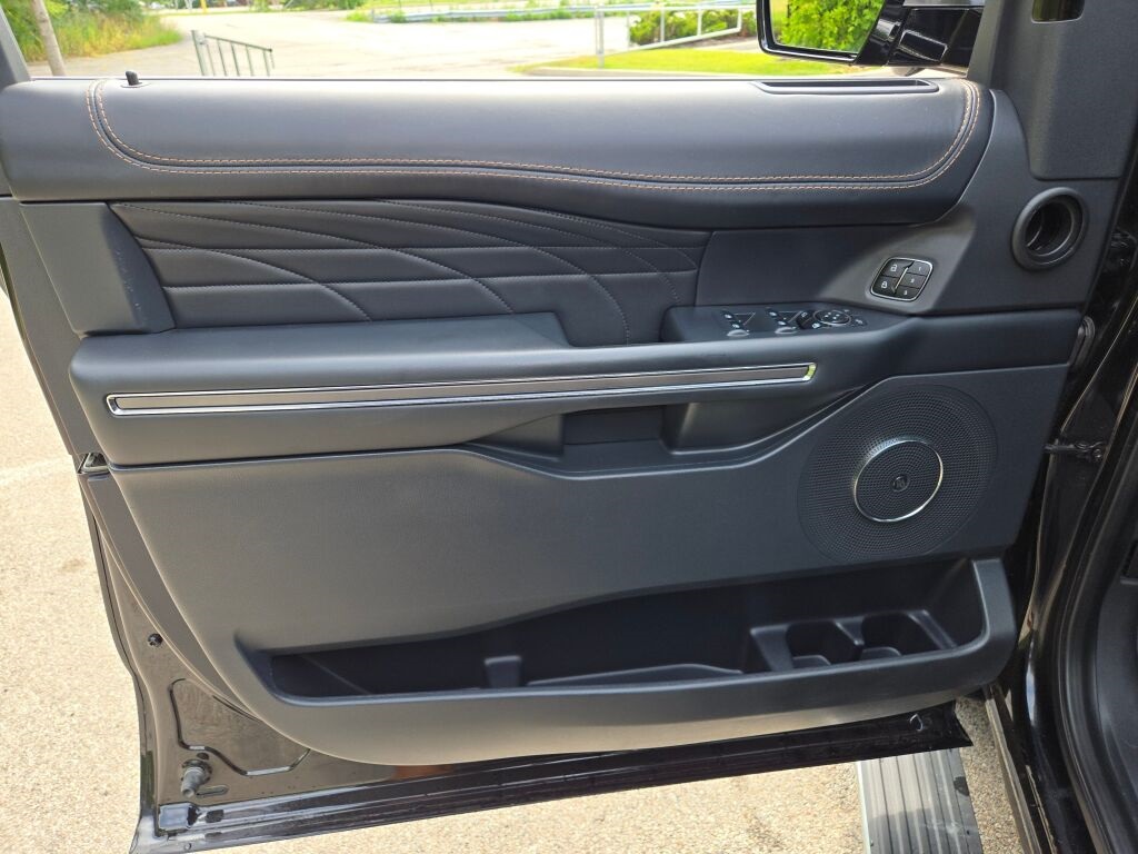2023 Ford Expedition Platinum photo 22