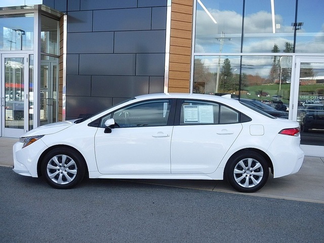 2024 Toyota Corolla LE photo 2