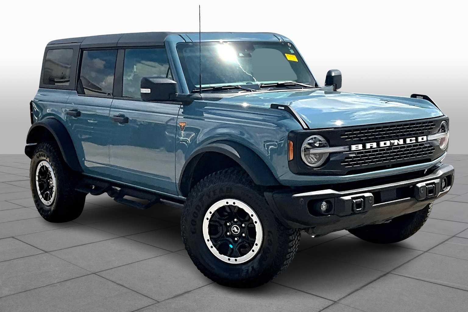 2023 Ford Bronco Badlands photo 2