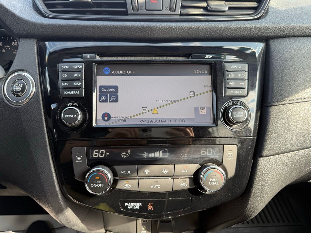 2017 Nissan Rogue SV photo 19