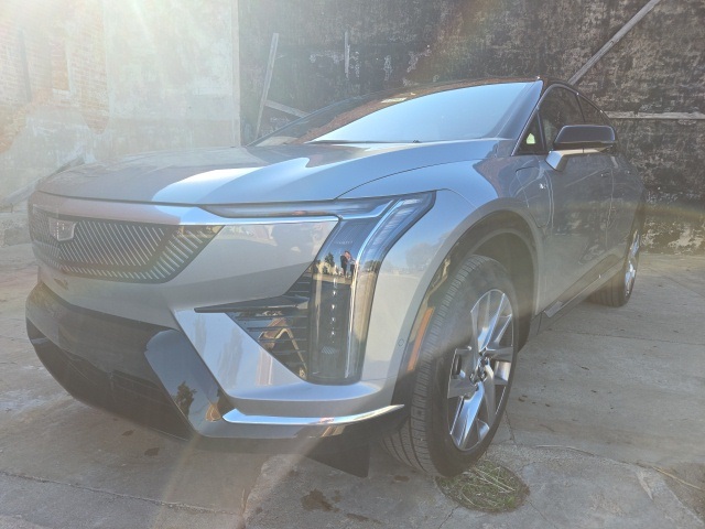 2026 Cadillac OPTIQ Luxury's photo