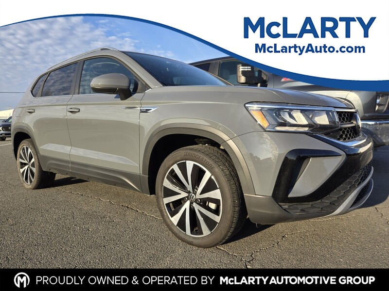 2023 Volkswagen Taos SE's photo