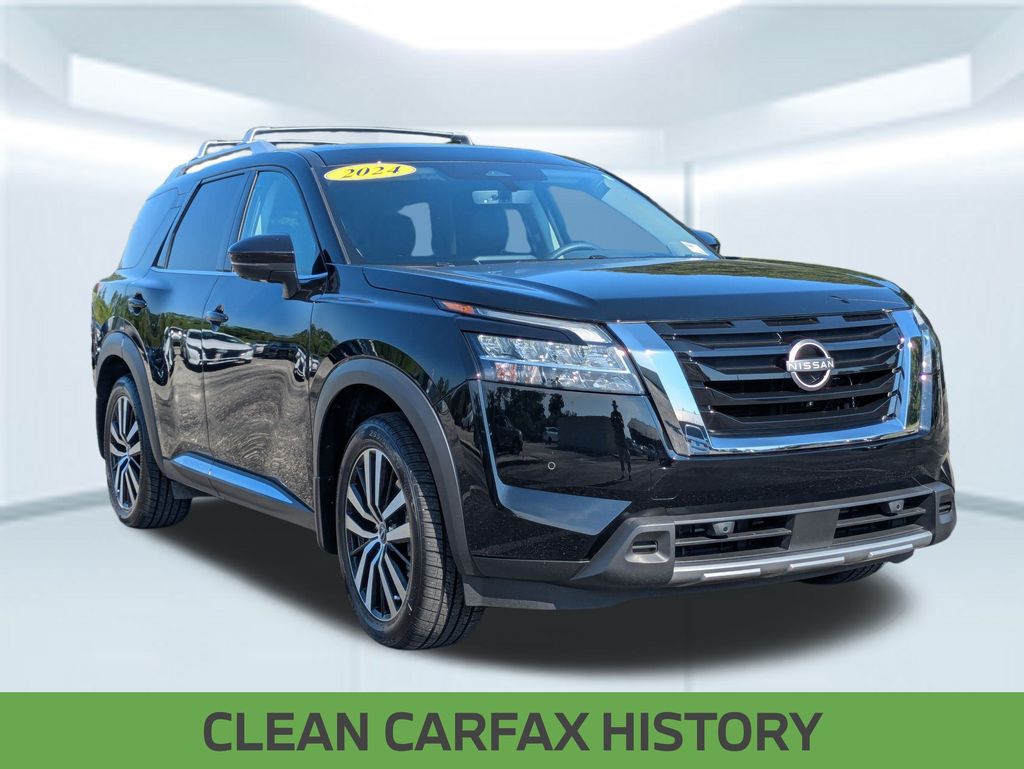 2024 Nissan Pathfinder Platinum photo 3