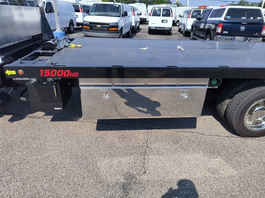 2023 Chevrolet Silverado 6500HD Work Truck photo 4