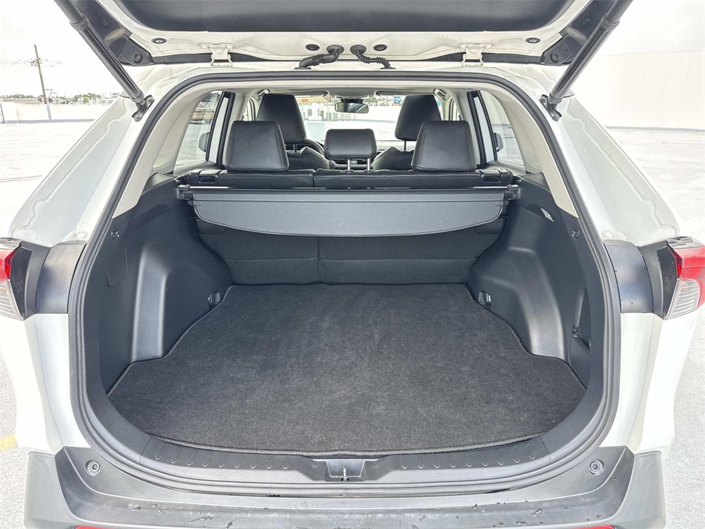 2020 Toyota RAV4 XLE photo 4