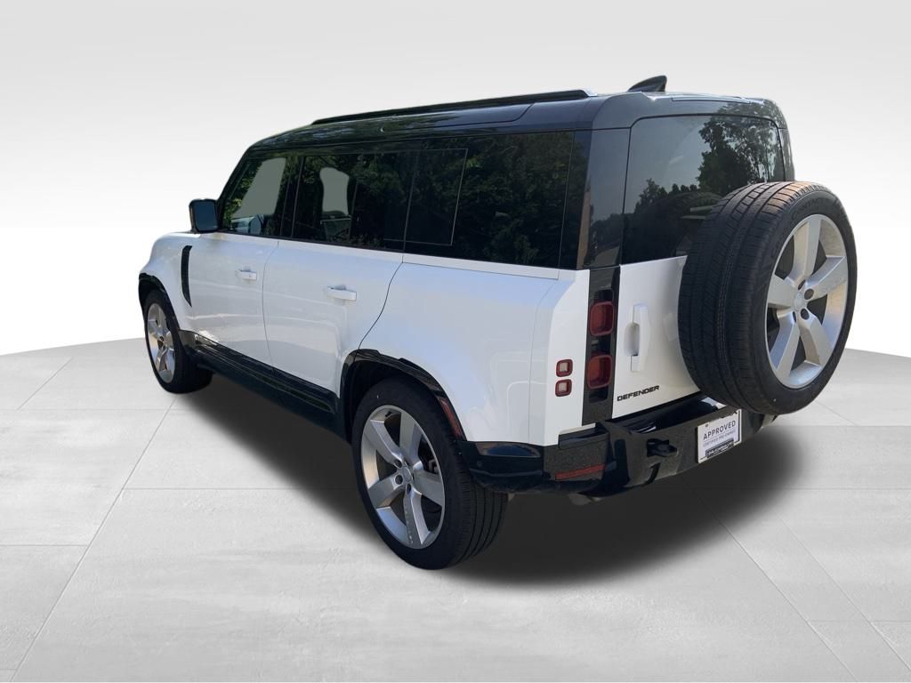 2025 Land Rover Defender 110 X-Dynamic SE photo 5