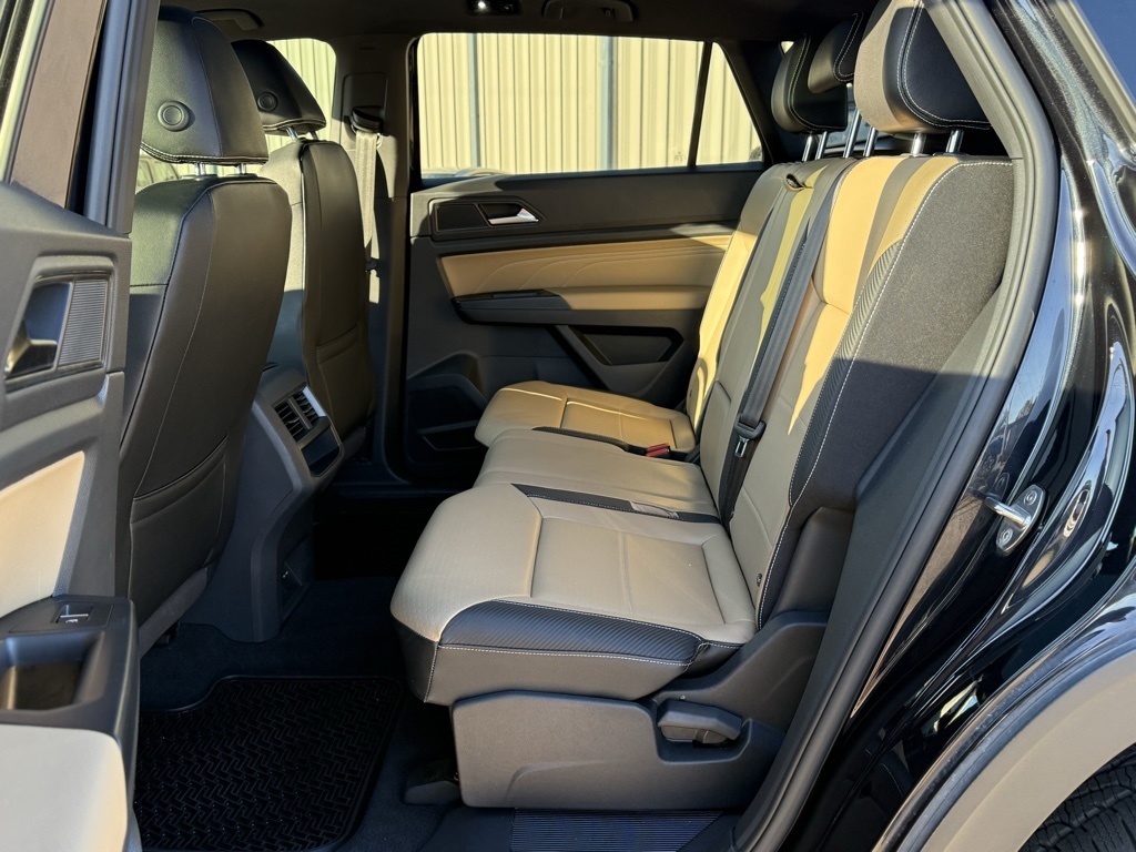 2021 Volkswagen Atlas Cross Sport V6 SE Technology R-Line photo 18
