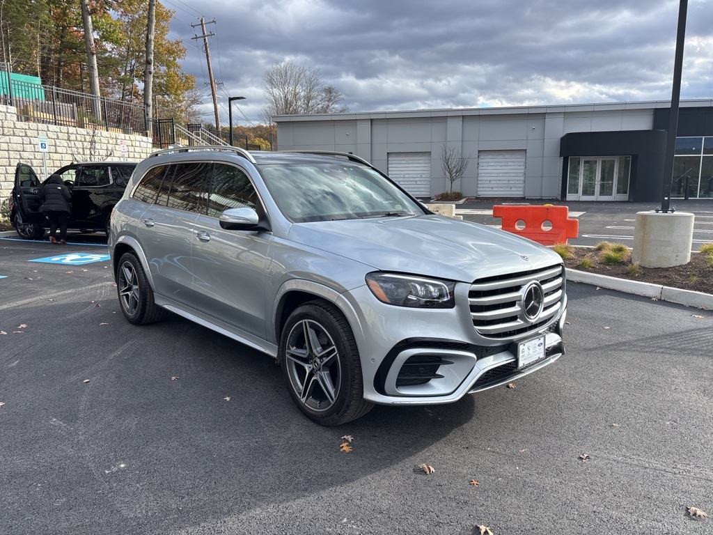 2025 Mercedes-Benz GLS Base's photo