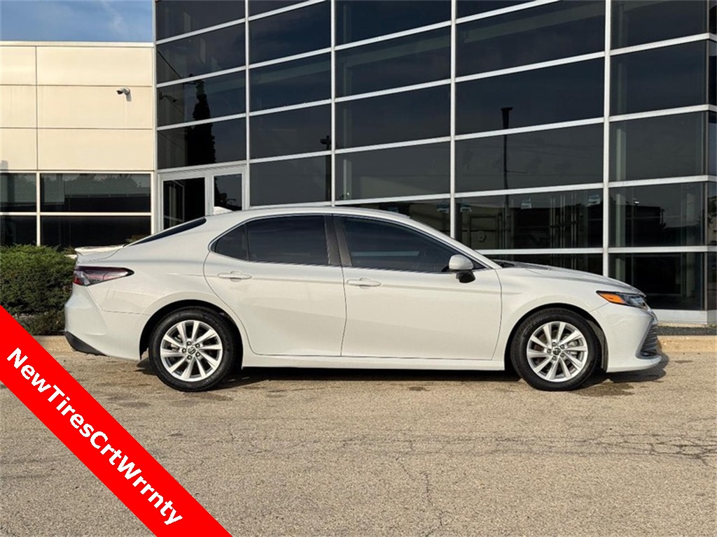 2023 Toyota Camry LE photo 2