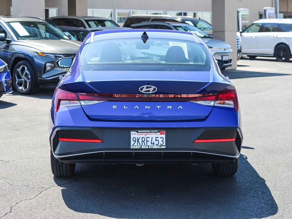 2024 Hyundai Elantra SEL photo 9