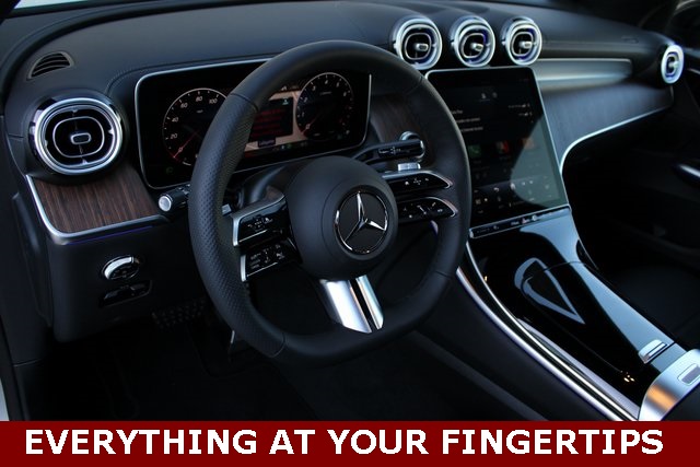 2025 Mercedes Benz GLC 300 4MATIC photo 2