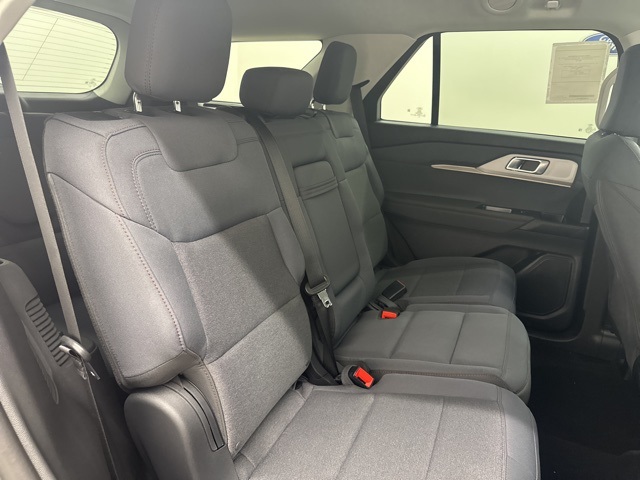 2025 Ford Explorer photo 31