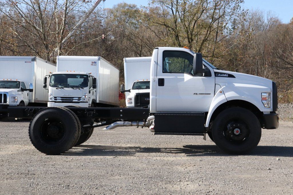 2025 Ford F-750 photo 7