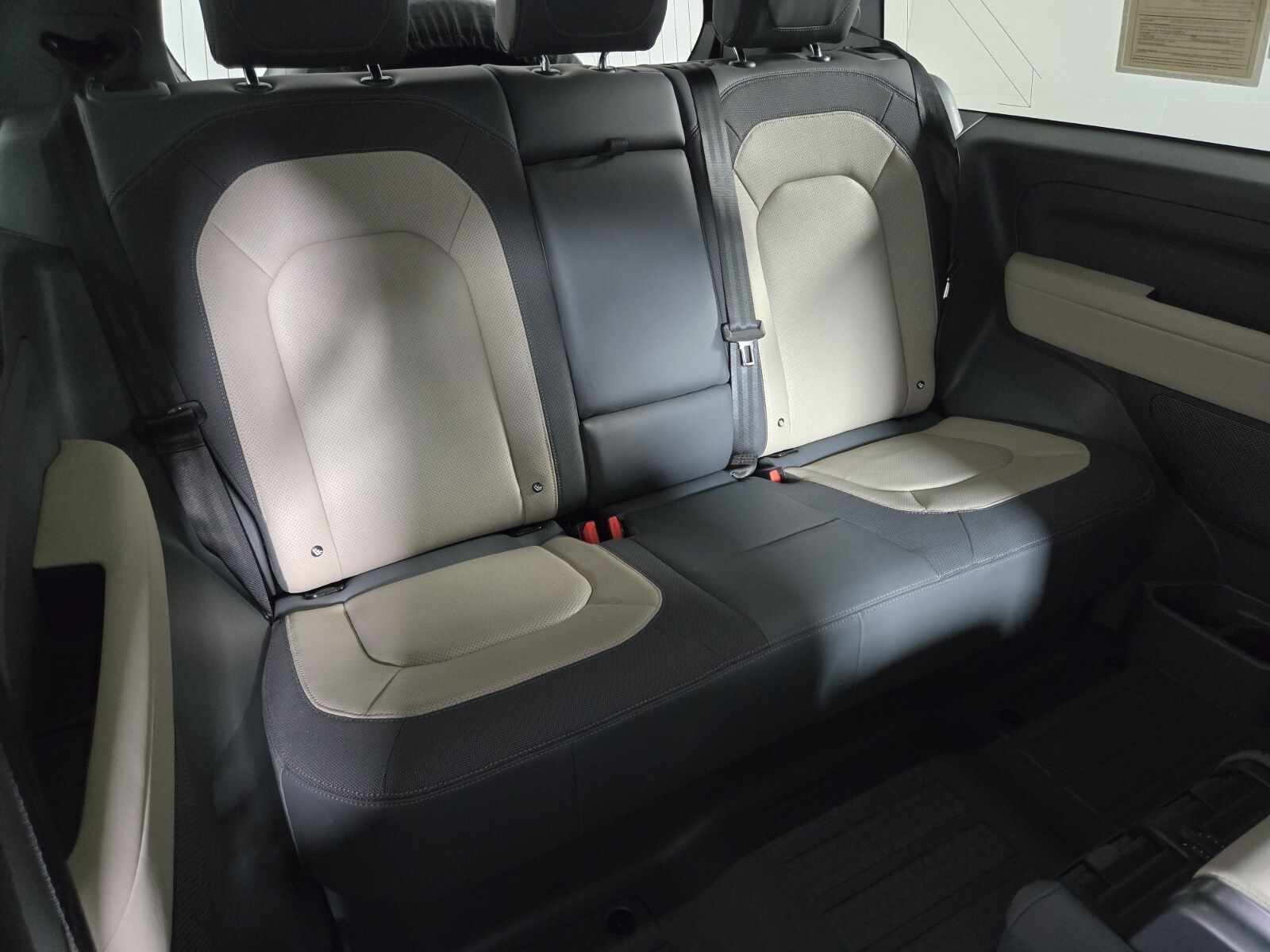 2023 Land Rover Defender 90 X-Dynamic SE photo 14