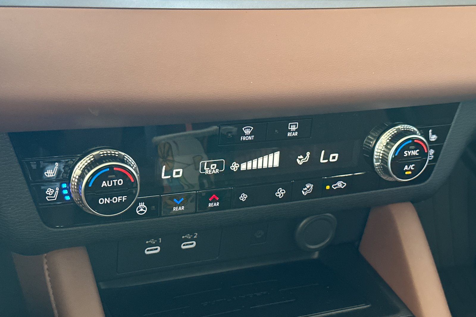 2025 Mitsubishi Outlander SEL photo 18