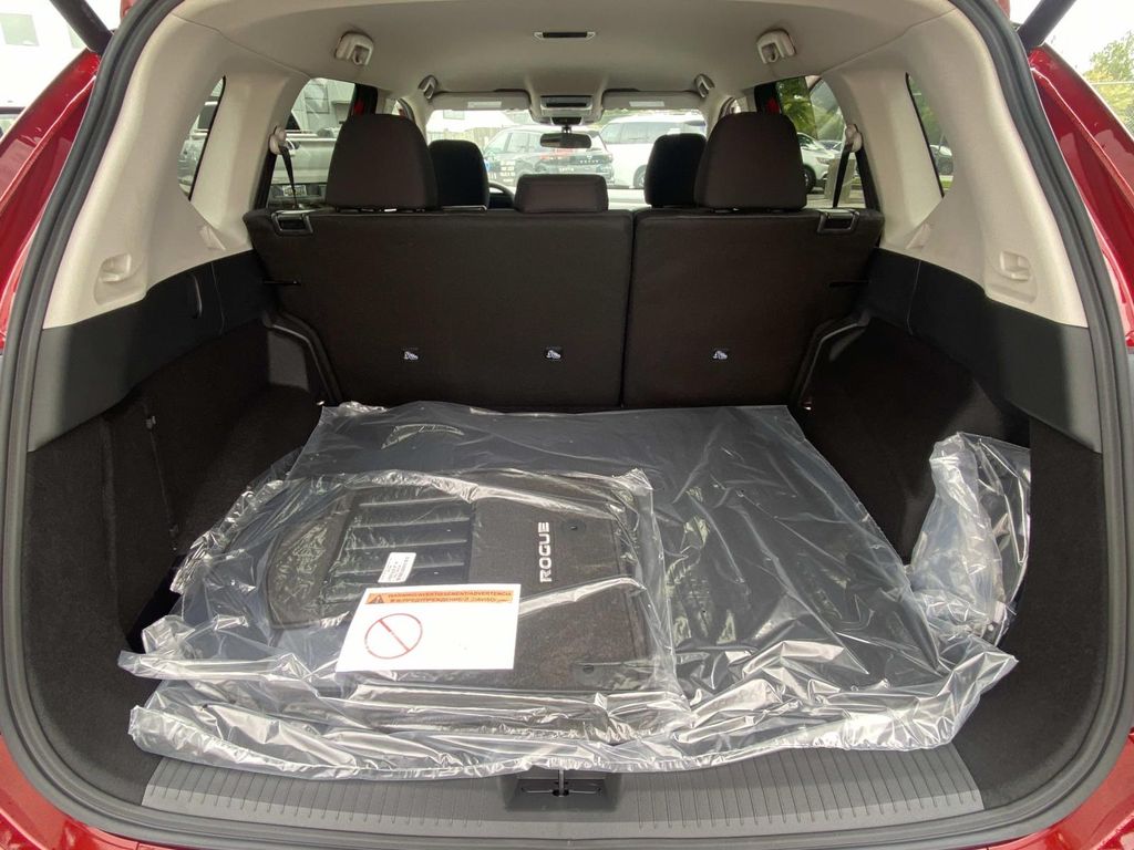 2026 Nissan Rogue SV photo 8