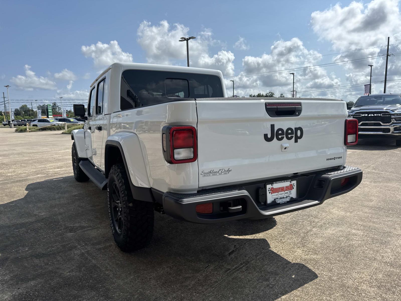 2025 Jeep Gladiator Sport photo 2