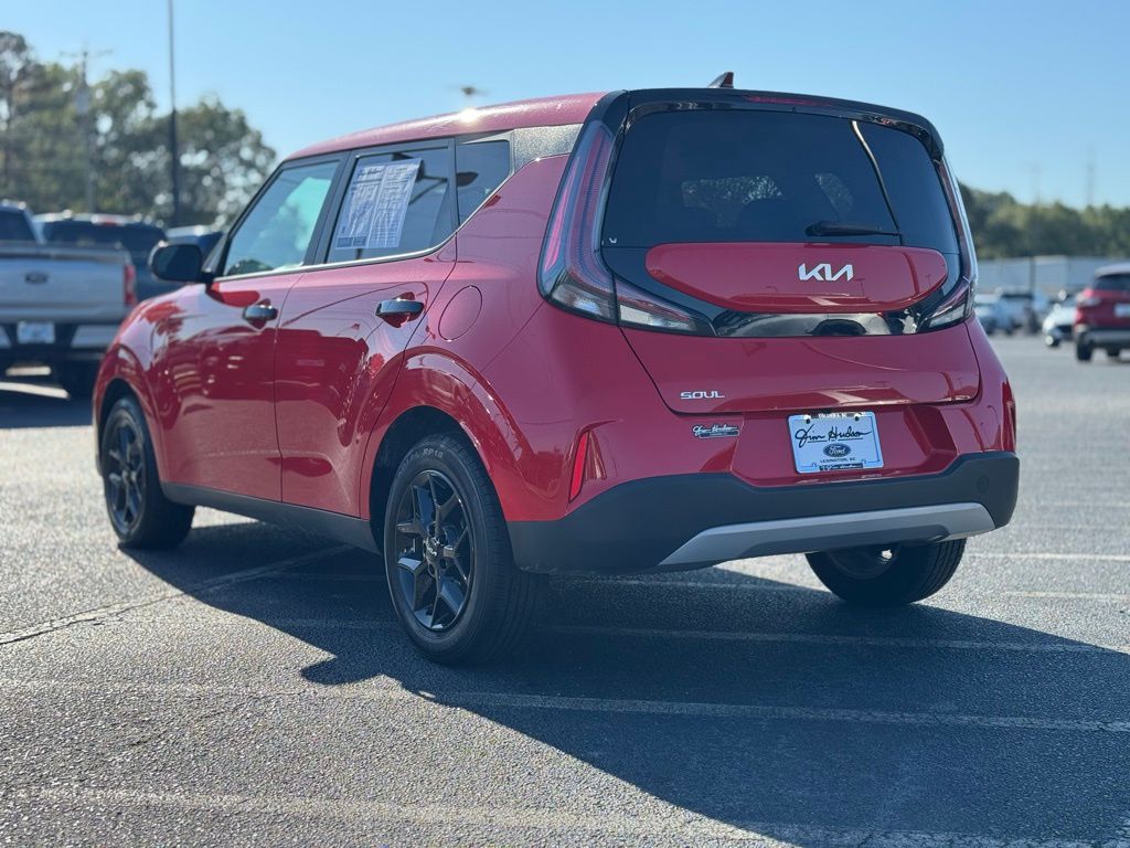2023 Kia Soul LX photo 3