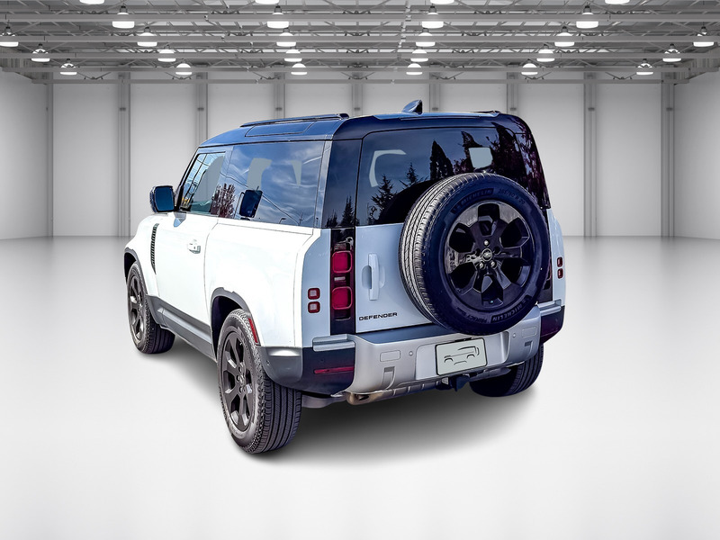 2025 Land Rover Defender 90 S photo 3