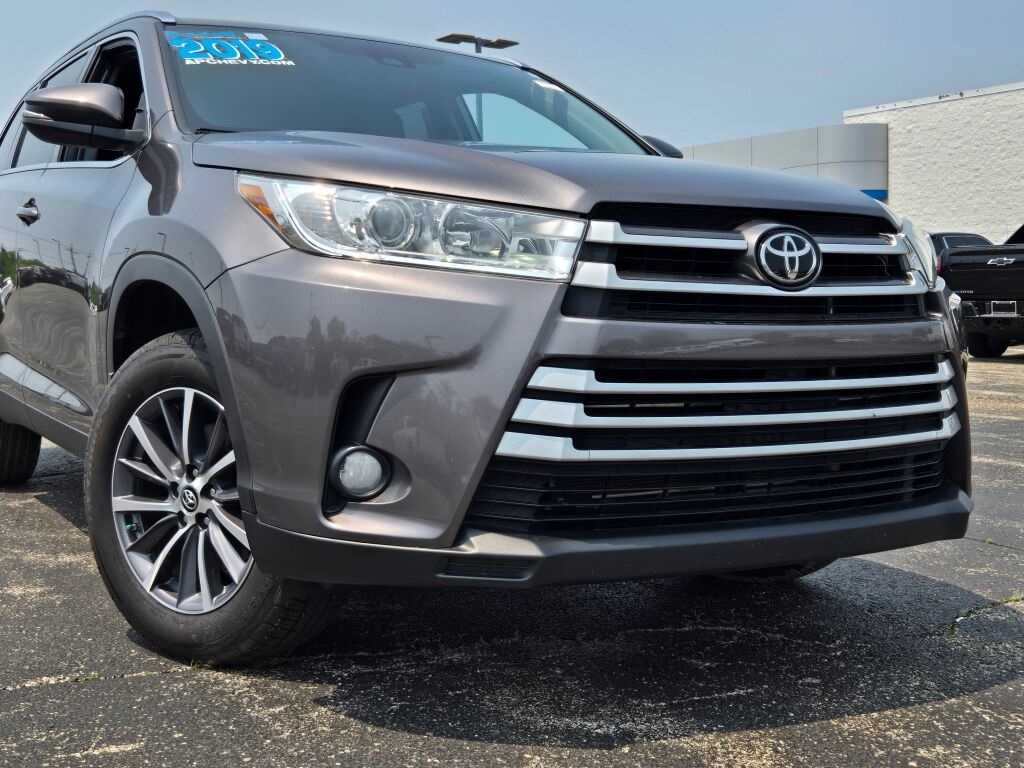 2019 Toyota Highlander XLE photo 2