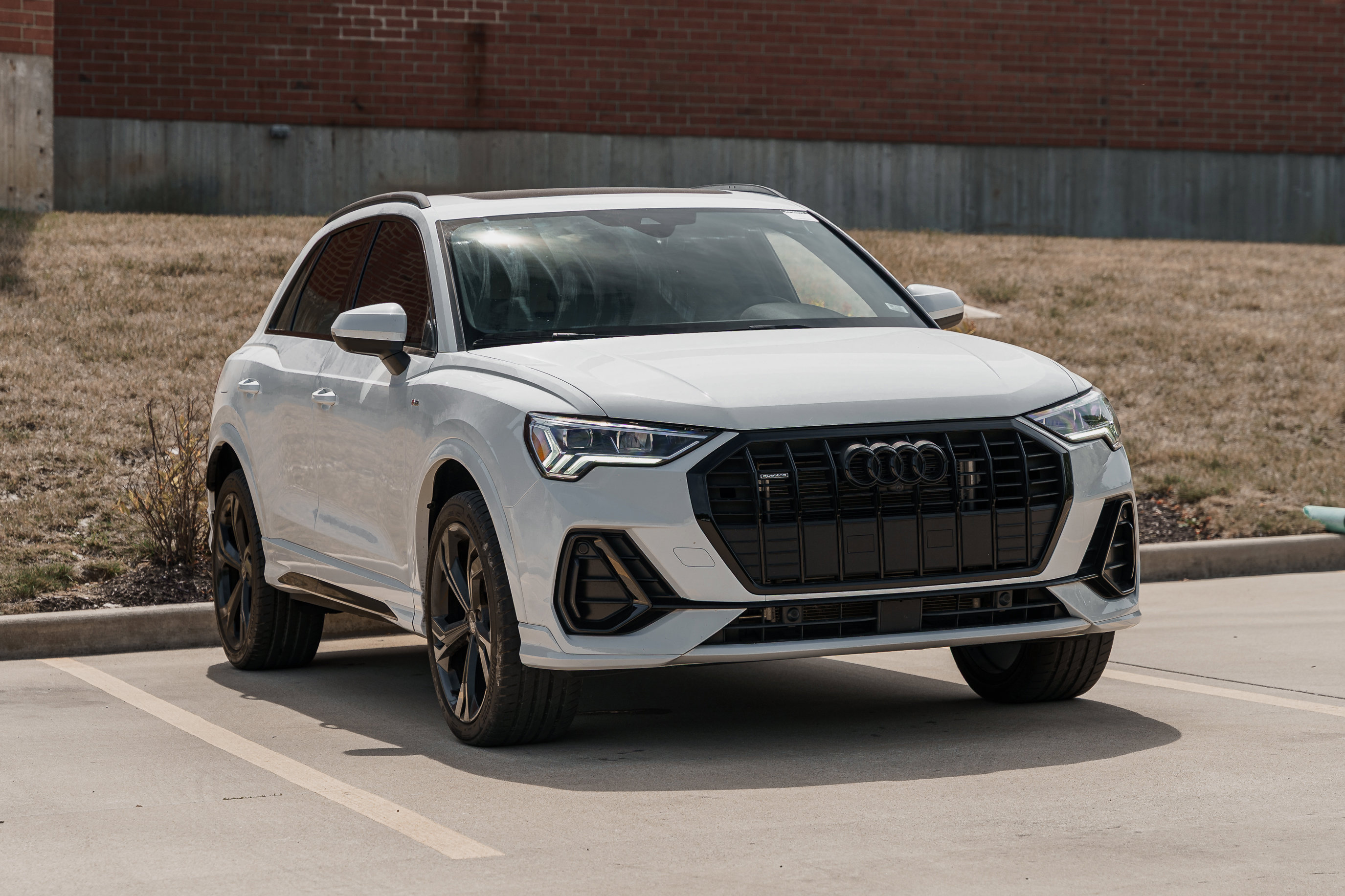 2023 Audi Q3 S line Premium Plus photo 2