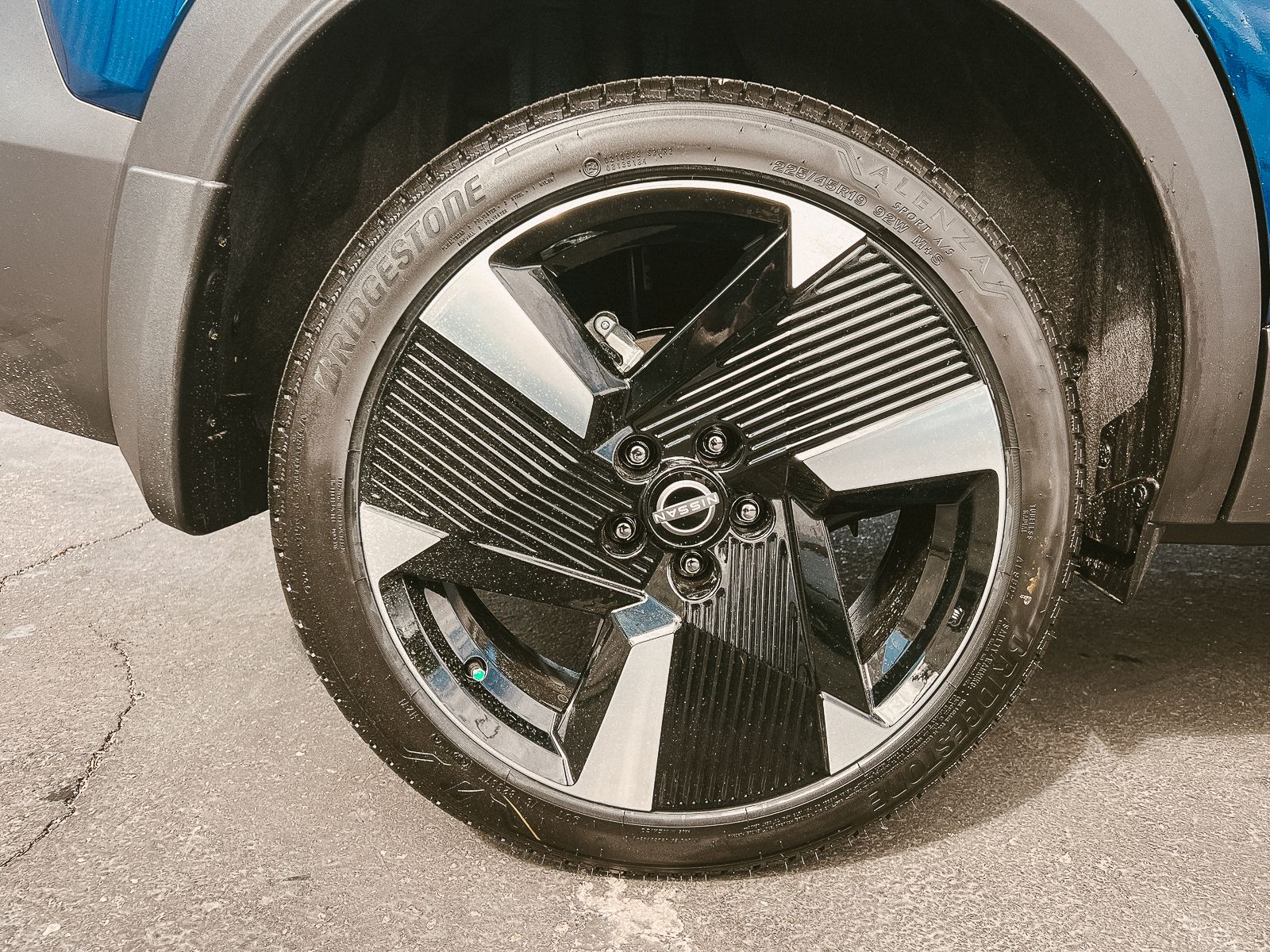 2026 Nissan Kicks SR photo 9