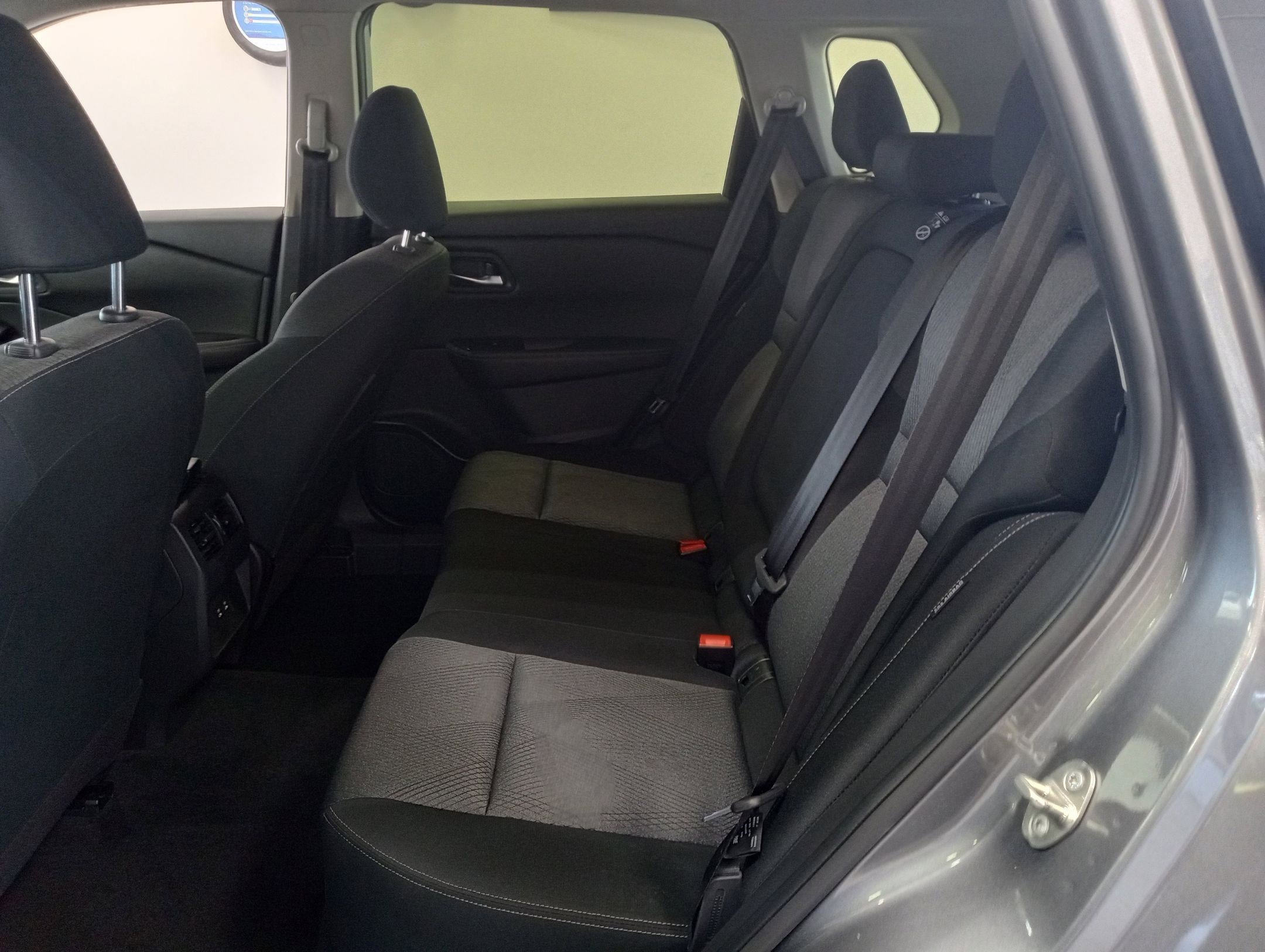 2024 Nissan Rogue SV photo 8