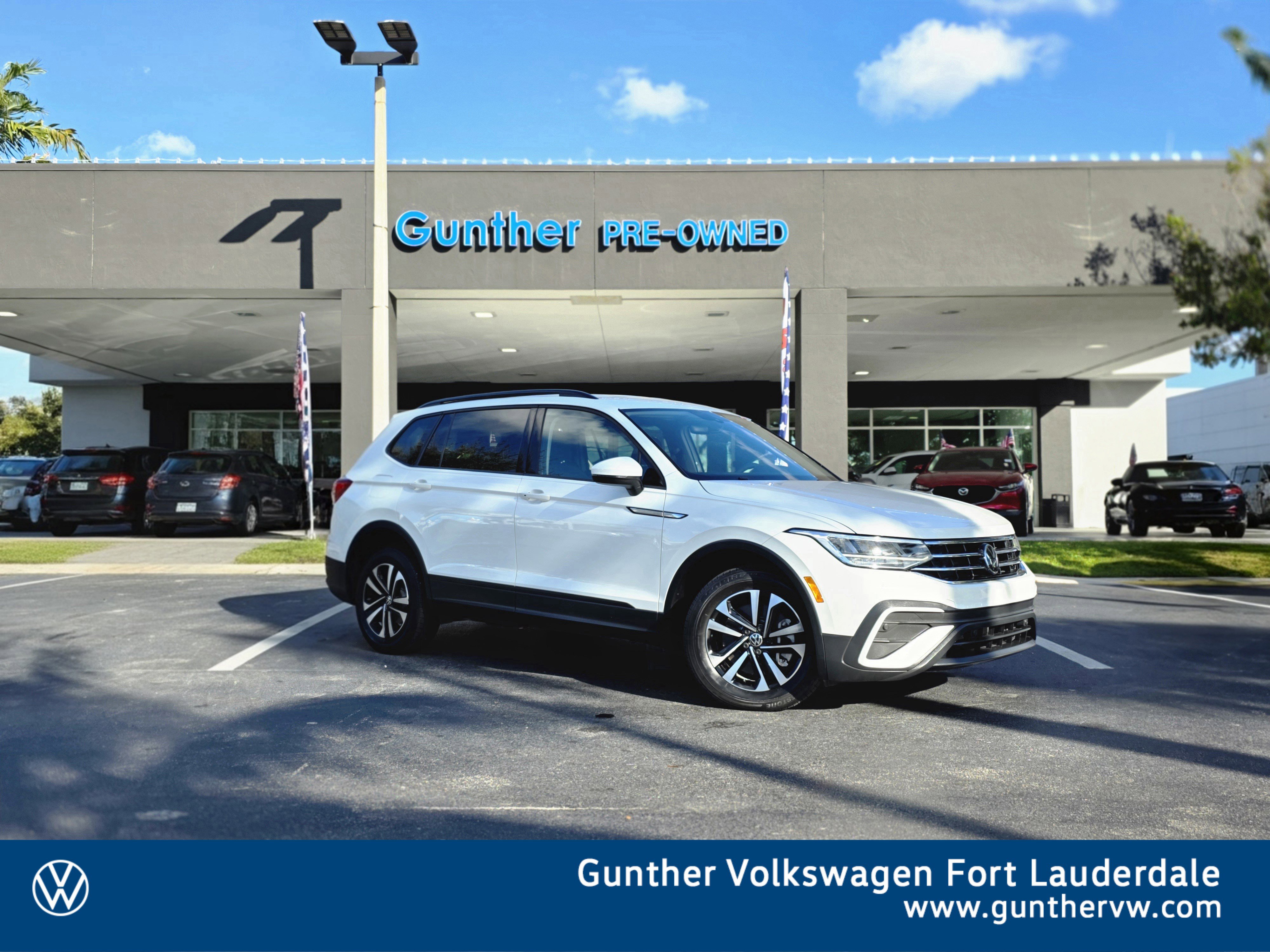 2023 Volkswagen Tiguan S's photo