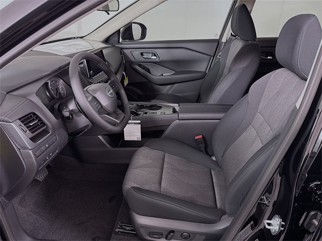 2026 Nissan Rogue SV photo 4
